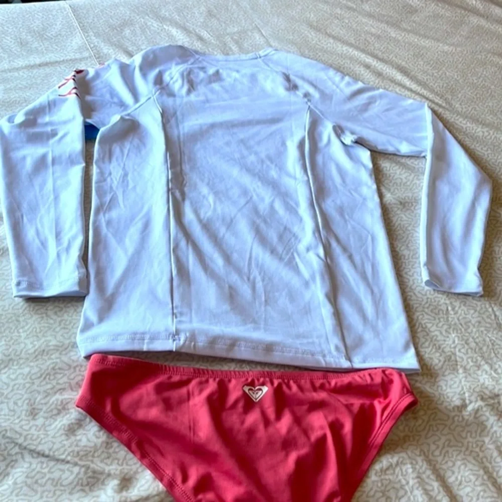 NWT Roxy Girls White Rashguard with Pink Bikini Set that fits size 12/14